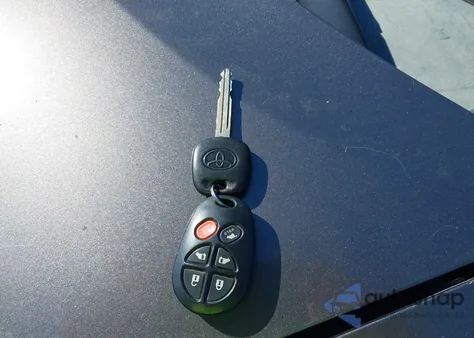 2013 Toyota Sienna Xle V6 8 Passenger from USA, damaged, VIN 5TDYK3DC3DS289347